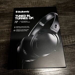Skullcandy New in Box Soft S5PXY-L003 Riff Wired On-Ear Headphones - Black Bass